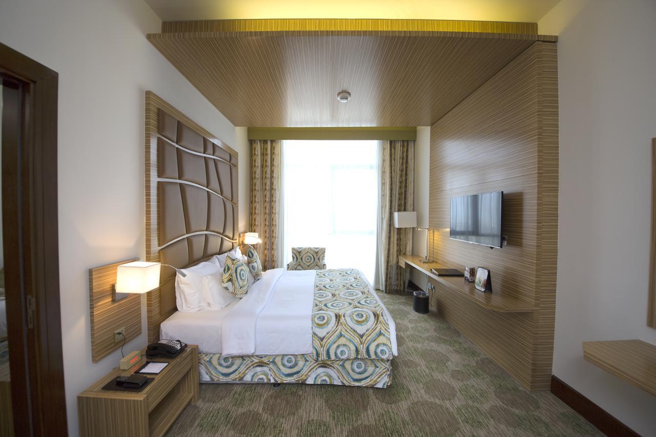 Best Western Plus Pearl Creek Дубай Екстериор снимка